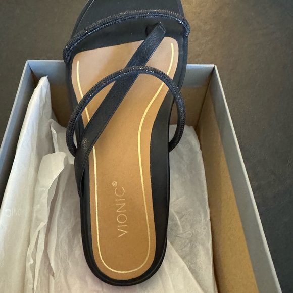 Perfect evening sandals/dress up jeans. Known quality maker/very comfortable. - Picture 2 of 3